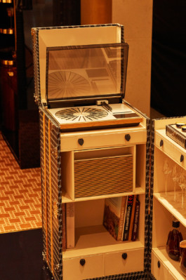  hugo toro orient express samaritaine paris